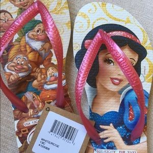 NWT Children’s size 13 Havaianas
